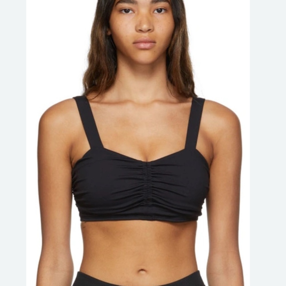 AIRBRUSH CINCH SPORTS BRA - LOW-IMPACT IN BLACK